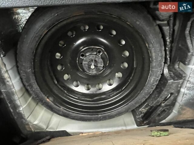 Сірий Ніссан Ноут, об'ємом двигуна 0 л та пробігом 223 тис. км за 5300 $, фото 22 на Automoto.ua