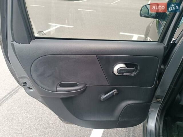 Серый Ниссан Ноут, объемом двигателя 1.6 л и пробегом 196 тыс. км за 6500 $, фото 10 на Automoto.ua