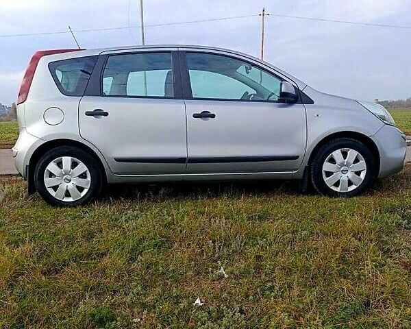 Сірий Ніссан Ноут, об'ємом двигуна 1.4 л та пробігом 210 тис. км за 6500 $, фото 5 на Automoto.ua