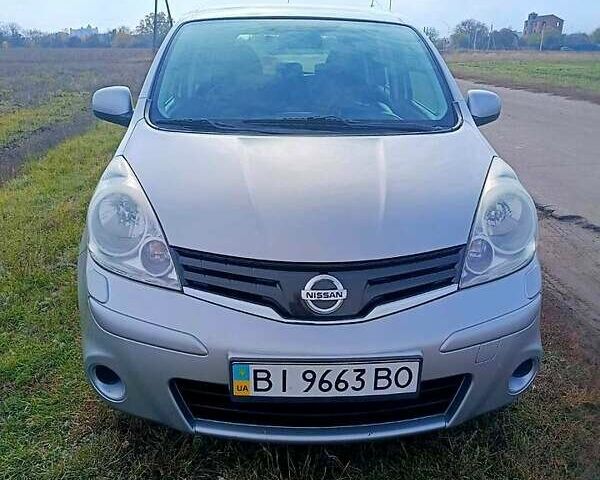 Сірий Ніссан Ноут, об'ємом двигуна 1.4 л та пробігом 210 тис. км за 6500 $, фото 4 на Automoto.ua