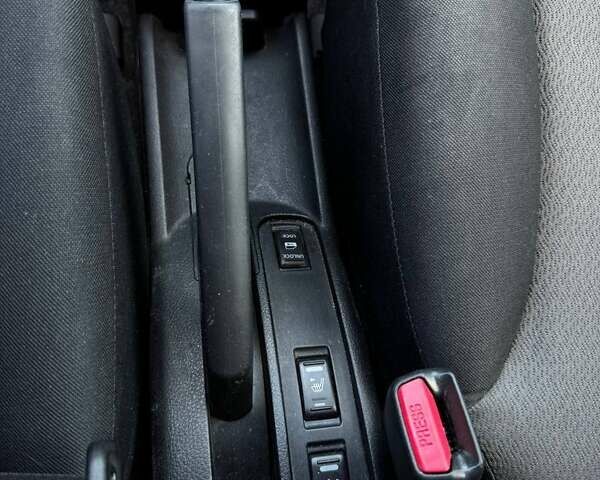 Сірий Ніссан Ноут, об'ємом двигуна 1.39 л та пробігом 206 тис. км за 6000 $, фото 30 на Automoto.ua