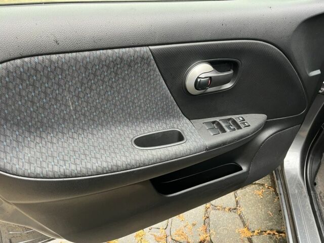 Серый Ниссан Ноут, объемом двигателя 1.6 л и пробегом 91 тыс. км за 7700 $, фото 9 на Automoto.ua