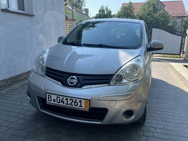 Сірий Ніссан Ноут, об'ємом двигуна 1.4 л та пробігом 193 тис. км за 5314 $, фото 3 на Automoto.ua