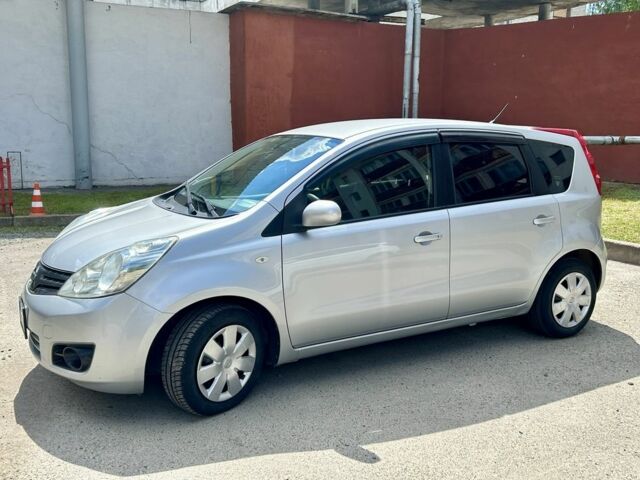 Сірий Ніссан Ноут, об'ємом двигуна 1.5 л та пробігом 111 тис. км за 8000 $, фото 2 на Automoto.ua