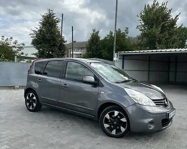 Серый Ниссан Ноут, объемом двигателя 1.46 л и пробегом 238 тыс. км за 5800 $, фото 1 на Automoto.ua