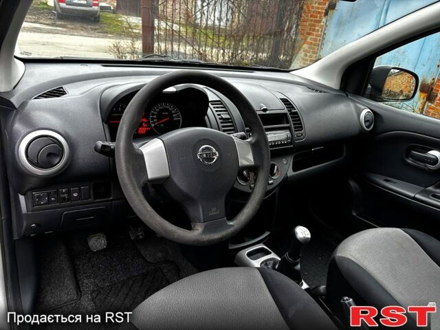 Сірий Ніссан Ноут, об'ємом двигуна 1.4 л та пробігом 210 тис. км за 6500 $, фото 1 на Automoto.ua