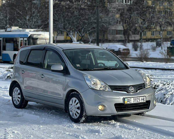 Серый Ниссан Ноут, объемом двигателя 1.6 л и пробегом 93 тыс. км за 7900 $, фото 1 на Automoto.ua