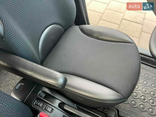 Сірий Ніссан Ноут, об'ємом двигуна 1.6 л та пробігом 84 тис. км за 10400 $, фото 55 на Automoto.ua