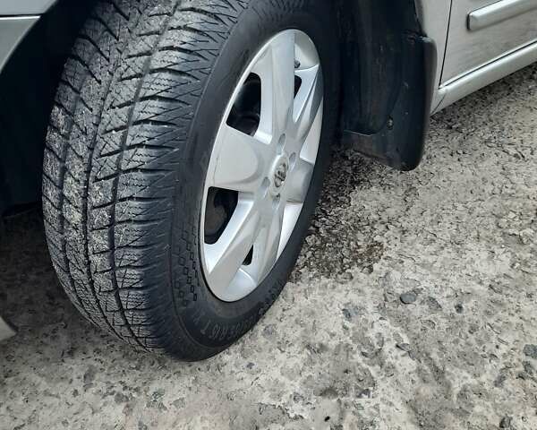 Сірий Ніссан Ноут, об'ємом двигуна 1.6 л та пробігом 93 тис. км за 9600 $, фото 7 на Automoto.ua