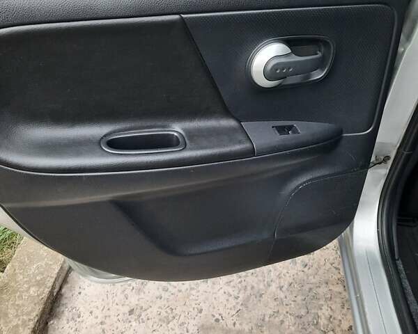 Сірий Ніссан Ноут, об'ємом двигуна 1.6 л та пробігом 93 тис. км за 9600 $, фото 18 на Automoto.ua