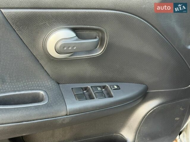 Серый Ниссан Ноут, объемом двигателя 1.39 л и пробегом 97 тыс. км за 6490 $, фото 23 на Automoto.ua