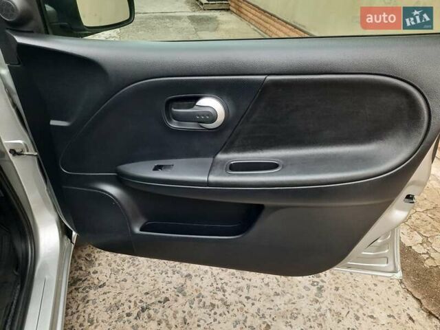 Сірий Ніссан Ноут, об'ємом двигуна 1.6 л та пробігом 93 тис. км за 9600 $, фото 20 на Automoto.ua