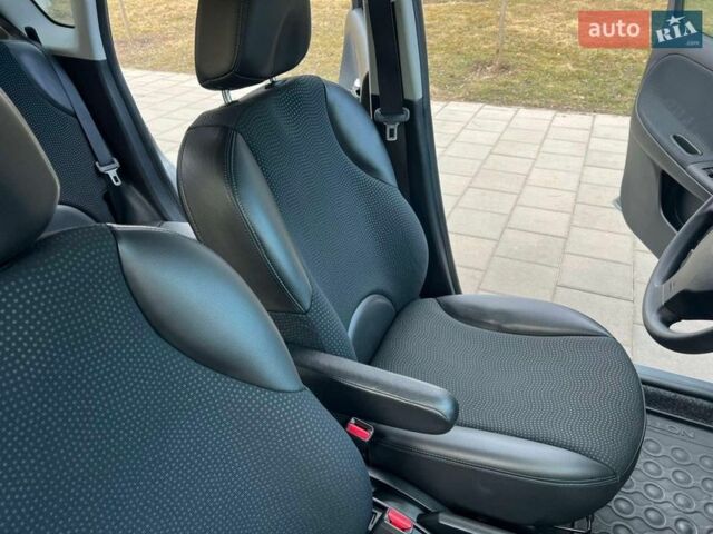 Серый Ниссан Ноут, объемом двигателя 1.6 л и пробегом 84 тыс. км за 10200 $, фото 51 на Automoto.ua