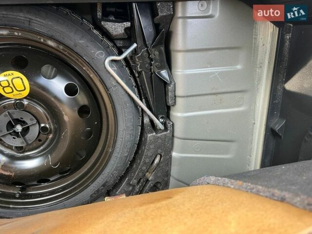 Серый Ниссан Ноут, объемом двигателя 1.6 л и пробегом 84 тыс. км за 10200 $, фото 67 на Automoto.ua