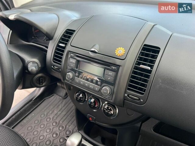 Сірий Ніссан Ноут, об'ємом двигуна 1.6 л та пробігом 84 тис. км за 10400 $, фото 56 на Automoto.ua