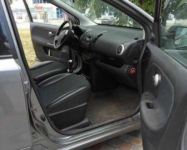 Сірий Ніссан Ноут, об'ємом двигуна 1.4 л та пробігом 35 тис. км за 7900 $, фото 3 на Automoto.ua