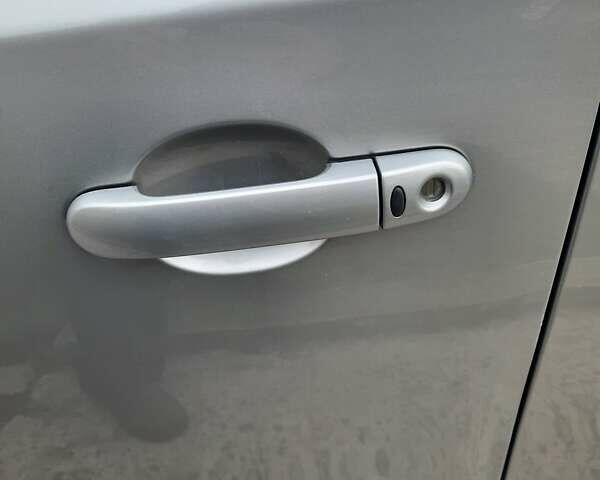 Сірий Ніссан Ноут, об'ємом двигуна 1.6 л та пробігом 93 тис. км за 9600 $, фото 6 на Automoto.ua