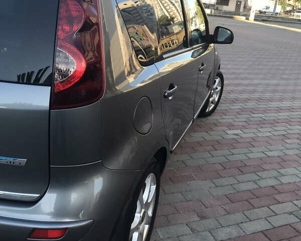 Серый Ниссан Ноут, объемом двигателя 1.5 л и пробегом 200 тыс. км за 8400 $, фото 2 на Automoto.ua