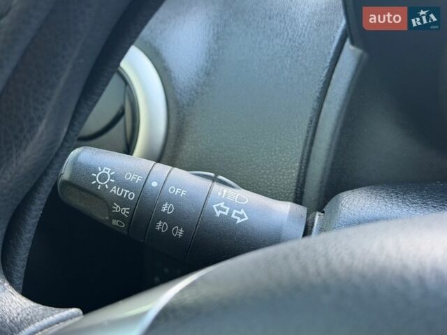 Серый Ниссан Ноут, объемом двигателя 1.39 л и пробегом 97 тыс. км за 6490 $, фото 32 на Automoto.ua