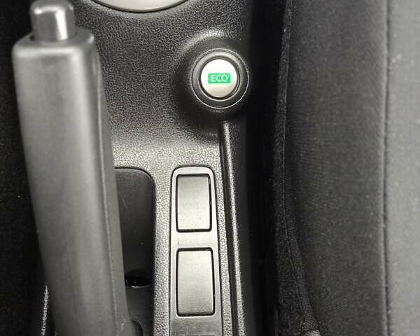 Ниссан Ноут 2014 в Бродах на Automoto.ua Серый Ниссан Ноут, объемом двигателя 1.5 л и пробегом 219 тыс. км за 8350 $, фото 42 на Automoto.ua