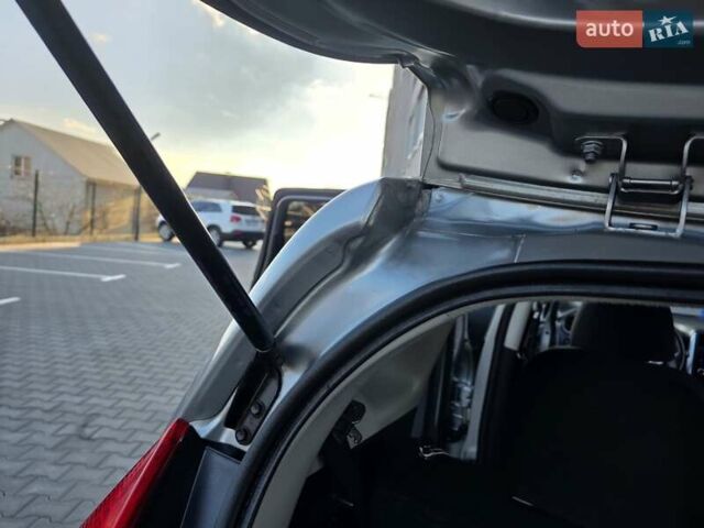 Сірий Ніссан Ноут, об'ємом двигуна 1.6 л та пробігом 239 тис. км за 7499 $, фото 44 на Automoto.ua