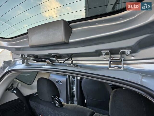 Сірий Ніссан Ноут, об'ємом двигуна 1.6 л та пробігом 239 тис. км за 7499 $, фото 45 на Automoto.ua