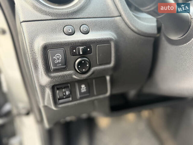 Сірий Ніссан Ноут, об'ємом двигуна 1.2 л та пробігом 156 тис. км за 7100 $, фото 31 на Automoto.ua