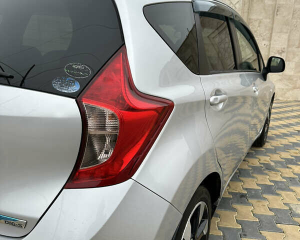 Серый Ниссан Ноут, объемом двигателя 1.2 л и пробегом 27 тыс. км за 7400 $, фото 21 на Automoto.ua