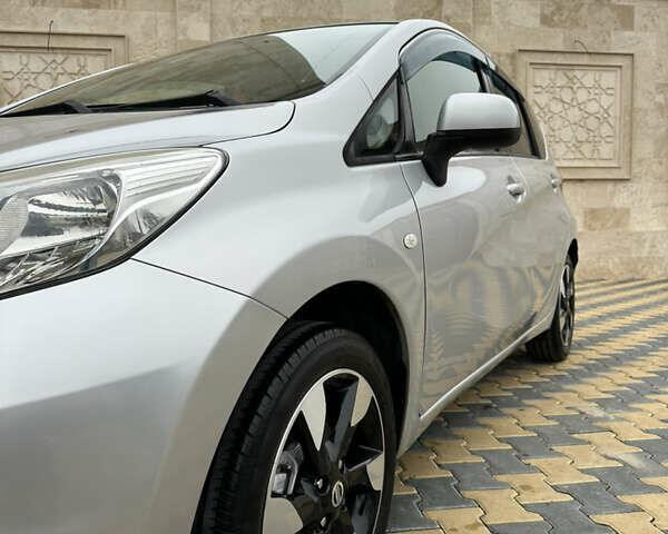 Серый Ниссан Ноут, объемом двигателя 1.2 л и пробегом 27 тыс. км за 7400 $, фото 3 на Automoto.ua