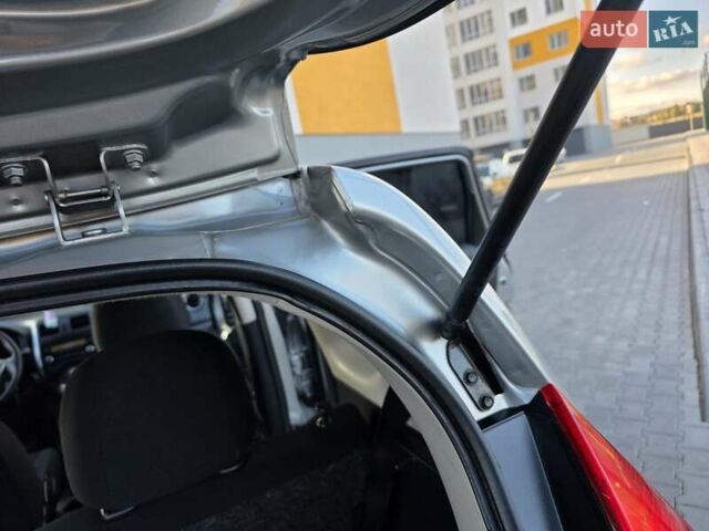 Сірий Ніссан Ноут, об'ємом двигуна 1.6 л та пробігом 239 тис. км за 7499 $, фото 46 на Automoto.ua