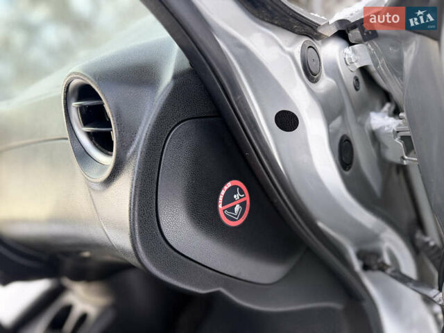 Сірий Ніссан Ноут, об'ємом двигуна 1.2 л та пробігом 156 тис. км за 7100 $, фото 54 на Automoto.ua