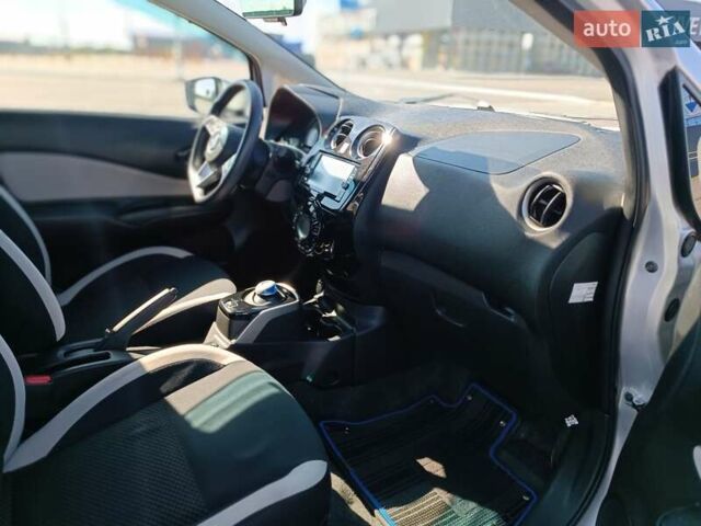 Сірий Ніссан Ноут, об'ємом двигуна 1.2 л та пробігом 51 тис. км за 11199 $, фото 16 на Automoto.ua