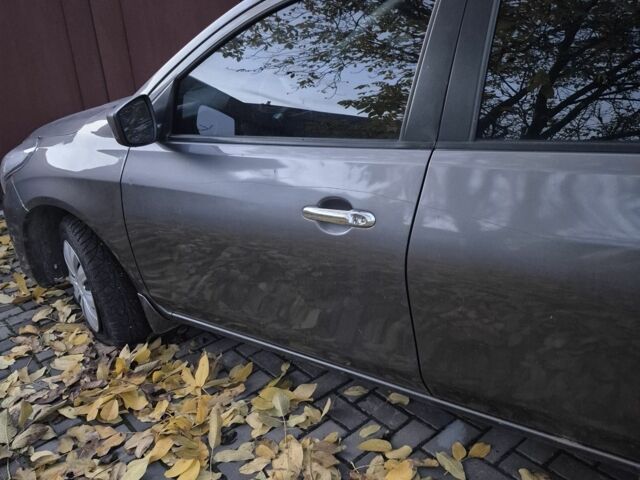 Серый Ниссан Ноут, объемом двигателя 0 л и пробегом 137 тыс. км за 7000 $, фото 2 на Automoto.ua