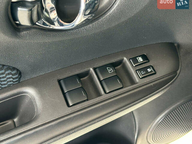 Сірий Ніссан Ноут, об'ємом двигуна 1.6 л та пробігом 92 тис. км за 10940 $, фото 8 на Automoto.ua