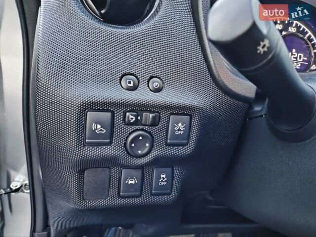 Серый Ниссан Ноут, объемом двигателя 1.2 л и пробегом 55 тыс. км за 12400 $, фото 9 на Automoto.ua