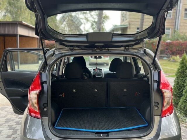 Серый Ниссан Ноут, объемом двигателя 1.6 л и пробегом 150 тыс. км за 8500 $, фото 3 на Automoto.ua