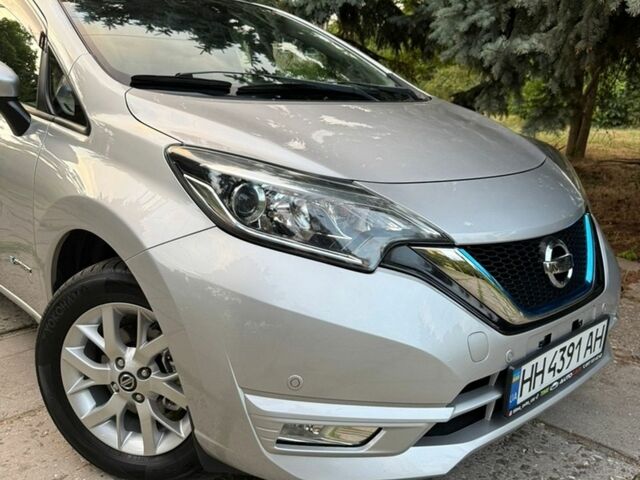 Сірий Ніссан Ноут, об'ємом двигуна 1.2 л та пробігом 71 тис. км за 11900 $, фото 3 на Automoto.ua