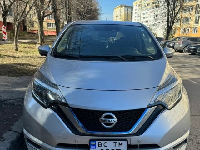 Серый Ниссан Ноут, объемом двигателя 1.2 л и пробегом 103 тыс. км за 11700 $, фото 2 на Automoto.ua