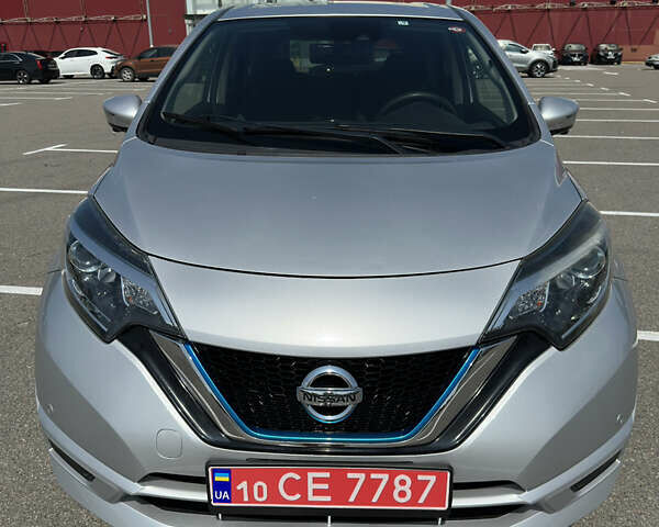 Сірий Ніссан Ноут, об'ємом двигуна 1.2 л та пробігом 68 тис. км за 12500 $, фото 1 на Automoto.ua