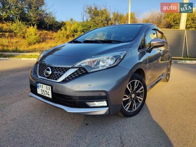 Серый Ниссан Ноут, объемом двигателя 1.2 л и пробегом 53 тыс. км за 13700 $, фото 2 на Automoto.ua