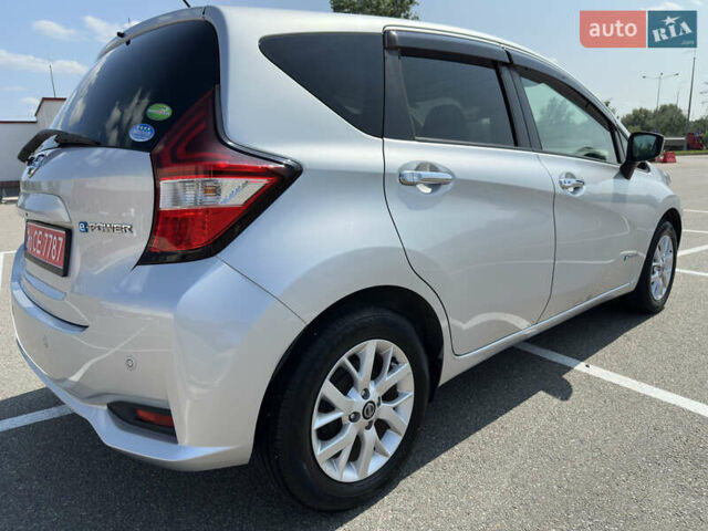 Сірий Ніссан Ноут, об'ємом двигуна 1.2 л та пробігом 68 тис. км за 12500 $, фото 4 на Automoto.ua