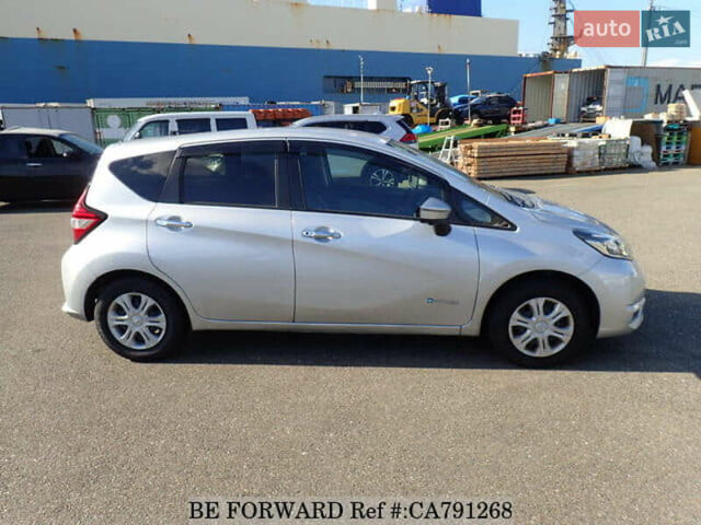 Сірий Ніссан Ноут, об'ємом двигуна 1.2 л та пробігом 82 тис. км за 11700 $, фото 5 на Automoto.ua