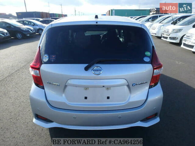 Сірий Ніссан Ноут, об'ємом двигуна 1.2 л та пробігом 87 тис. км за 11800 $, фото 3 на Automoto.ua