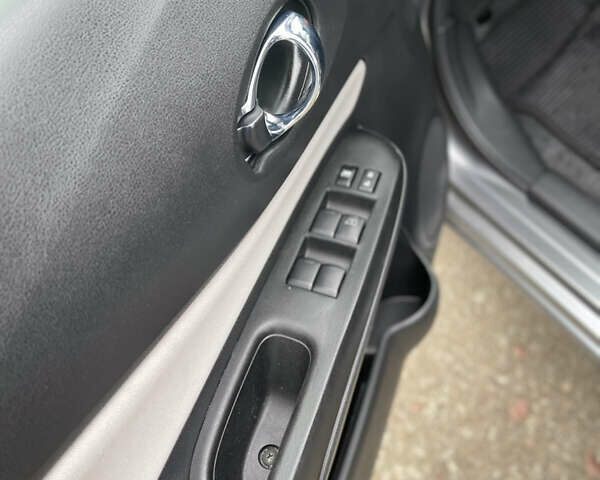 Серый Ниссан Ноут, объемом двигателя 1.2 л и пробегом 48 тыс. км за 13700 $, фото 2 на Automoto.ua