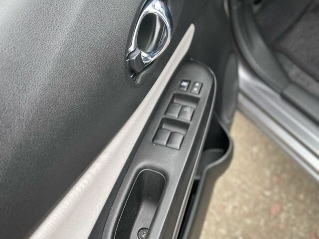 Серый Ниссан Ноут, объемом двигателя 1.2 л и пробегом 48 тыс. км за 13700 $, фото 3 на Automoto.ua