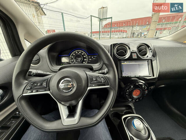 Сірий Ніссан Ноут, об'ємом двигуна 1.2 л та пробігом 61 тис. км за 13190 $, фото 14 на Automoto.ua