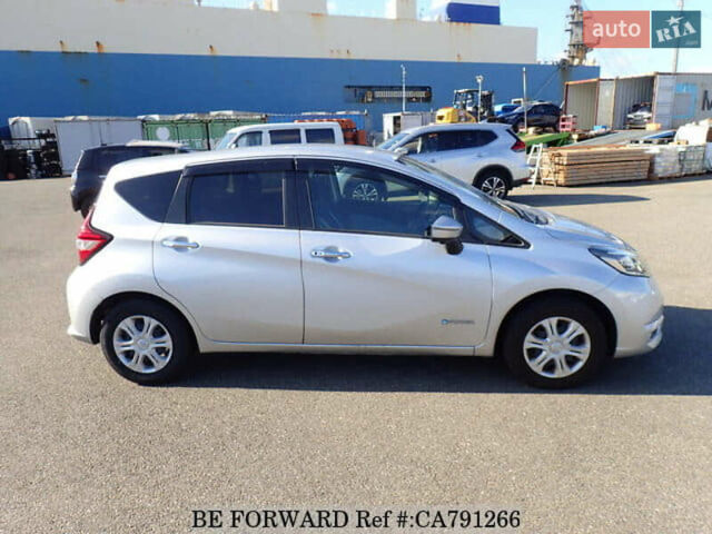 Сірий Ніссан Ноут, об'ємом двигуна 1.2 л та пробігом 90 тис. км за 11900 $, фото 5 на Automoto.ua