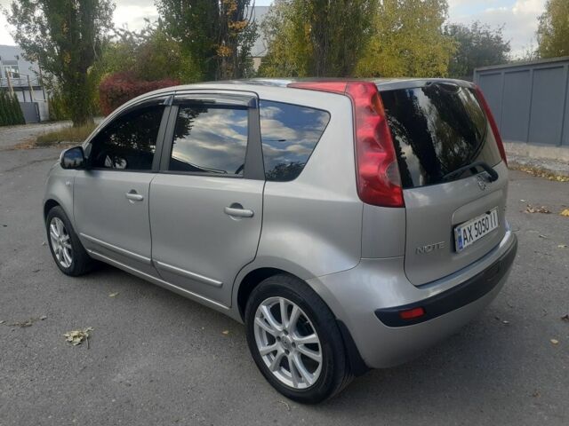 Серый Ниссан Ноут, объемом двигателя 1.5 л и пробегом 195 тыс. км за 5500 $, фото 3 на Automoto.ua
