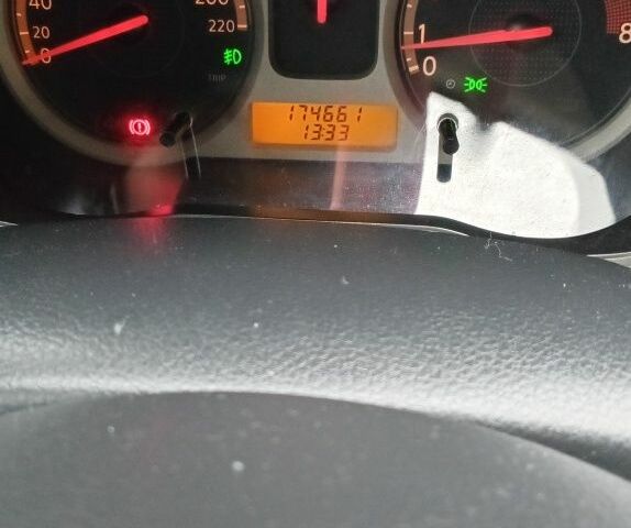 Серый Ниссан Ноут, объемом двигателя 1.6 л и пробегом 175 тыс. км за 6500 $, фото 4 на Automoto.ua