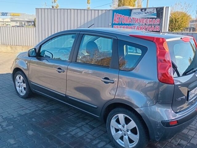 Серый Ниссан Ноут, объемом двигателя 1.6 л и пробегом 175 тыс. км за 6500 $, фото 1 на Automoto.ua
